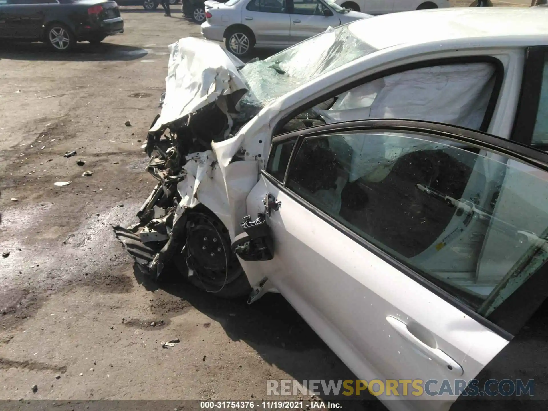 11 Photograph of a damaged car 5YFEPRAEXLP041861 TOYOTA COROLLA 2020