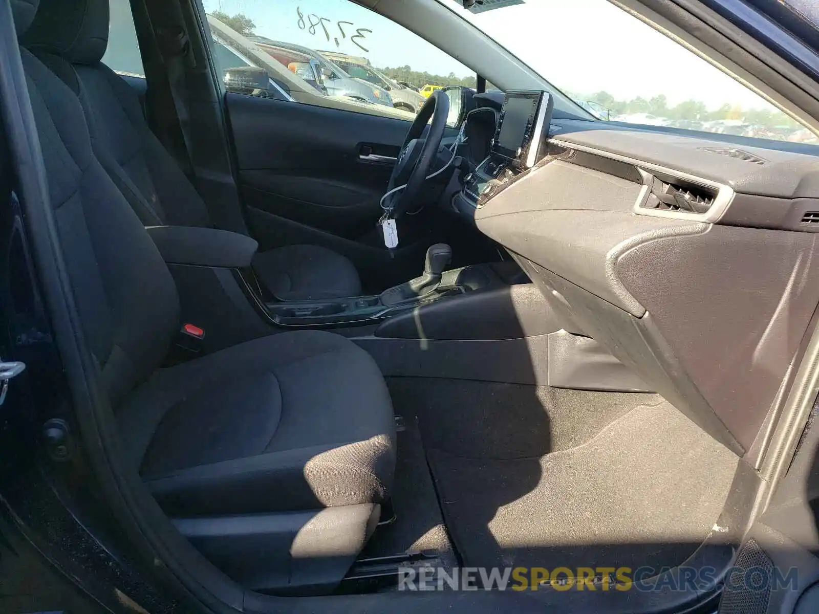 5 Photograph of a damaged car 5YFEPRAEXLP049216 TOYOTA COROLLA 2020