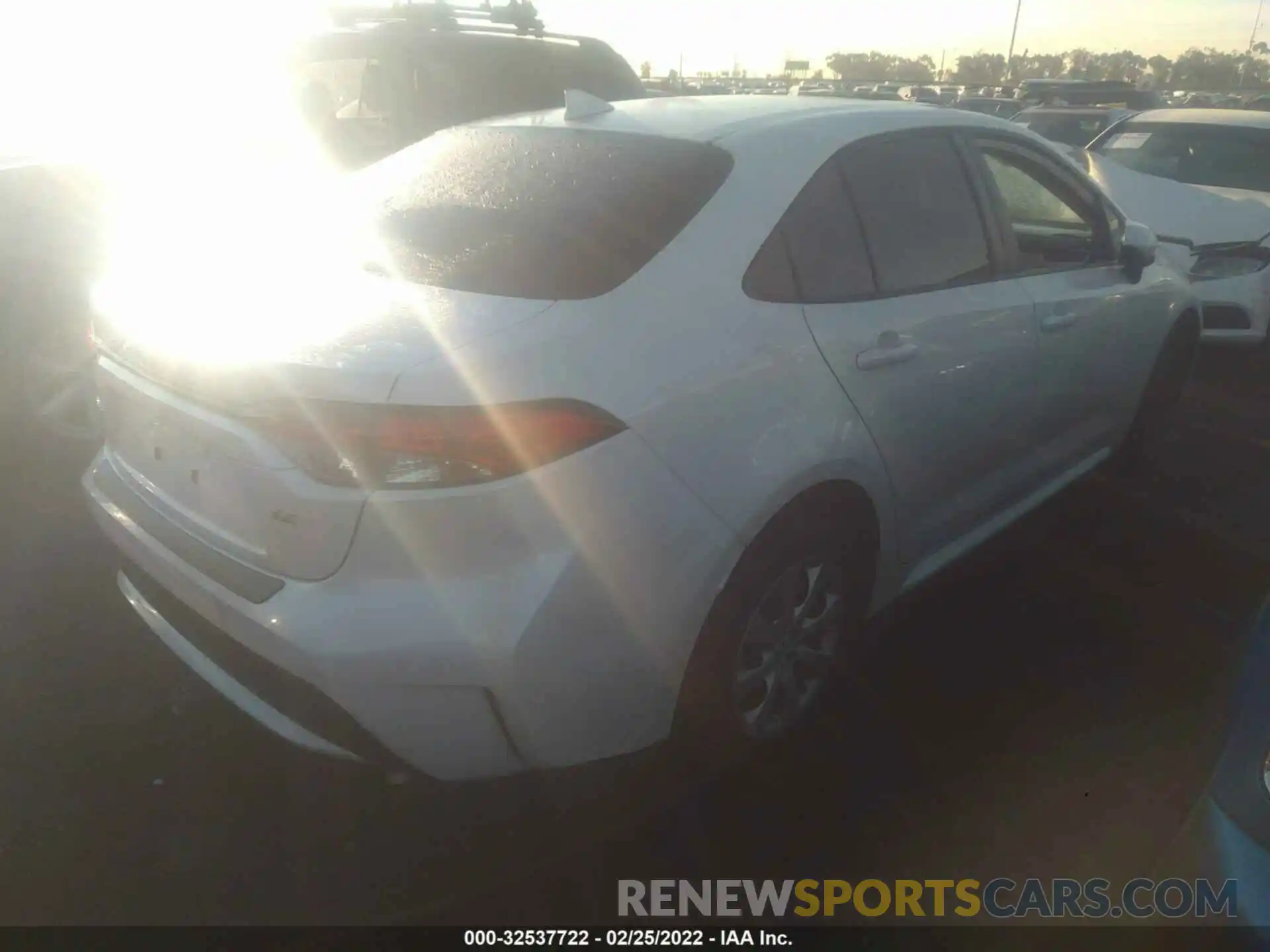 4 Photograph of a damaged car 5YFEPRAEXLP062290 TOYOTA COROLLA 2020