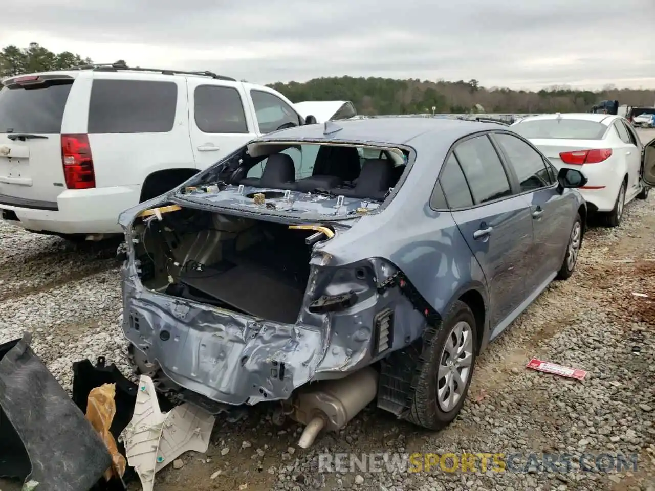 4 Photograph of a damaged car 5YFEPRAEXLP090283 TOYOTA COROLLA 2020