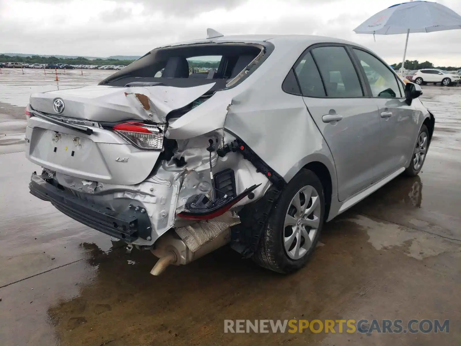 4 Photograph of a damaged car 5YFEPRAEXLP117255 TOYOTA COROLLA 2020