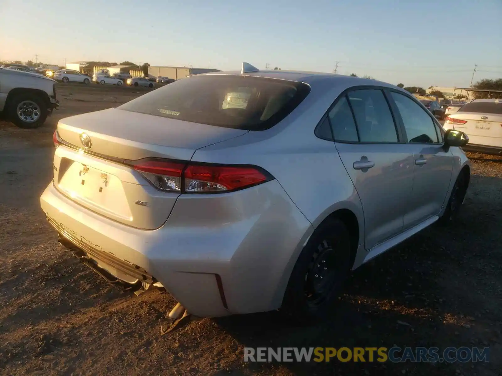 4 Photograph of a damaged car 5YFEPRAEXLP121032 TOYOTA COROLLA 2020