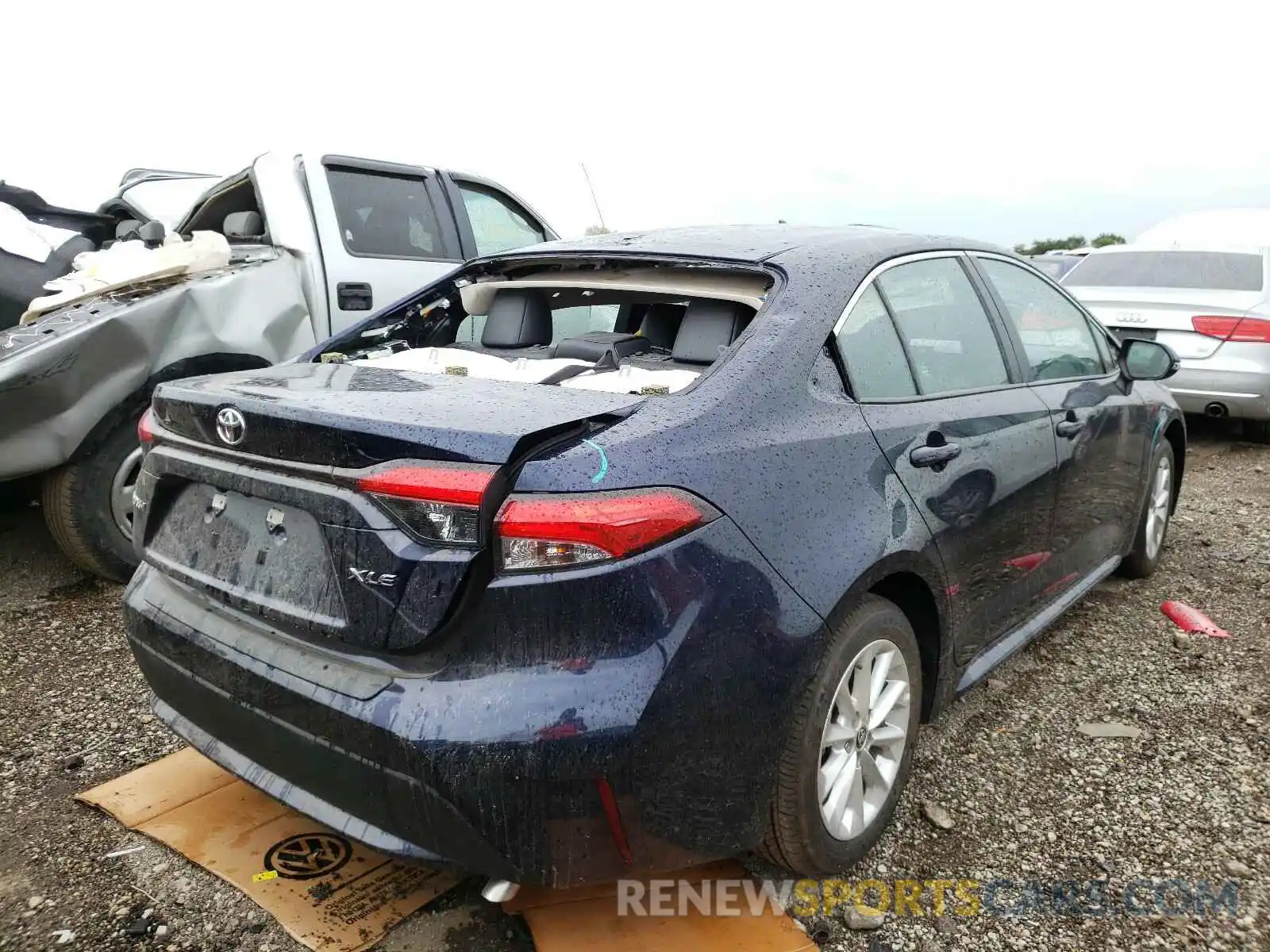 4 Photograph of a damaged car 5YFFPRAE0LP055174 TOYOTA COROLLA 2020