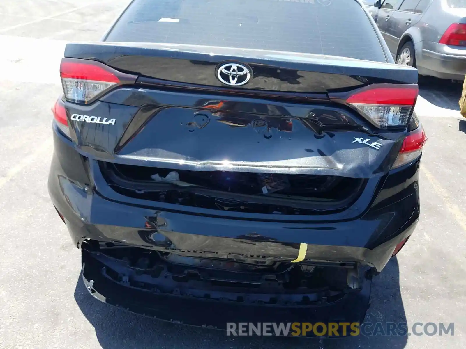 9 Photograph of a damaged car 5YFFPRAE5LP040038 TOYOTA COROLLA 2020