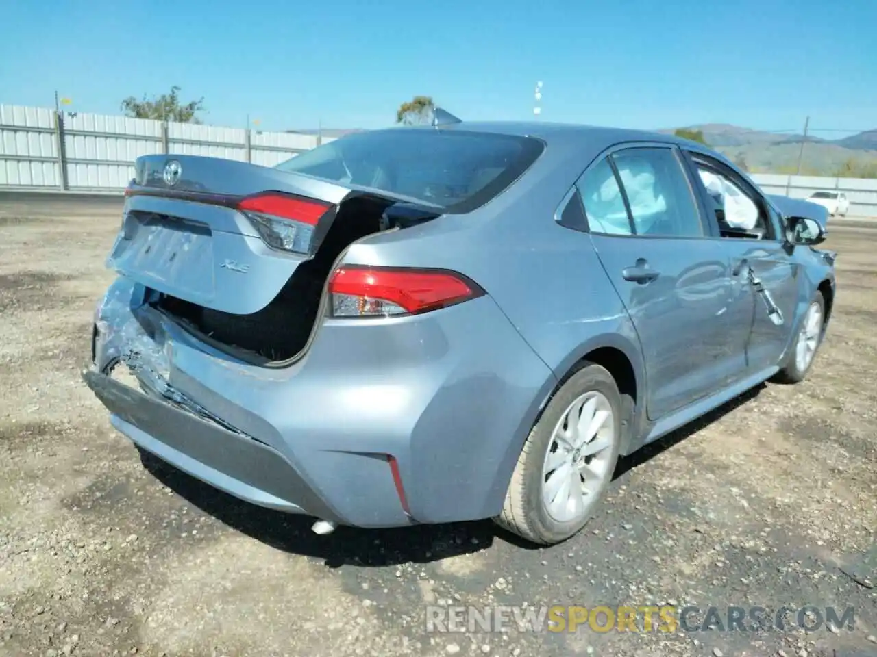 4 Photograph of a damaged car 5YFFPRAE6LP011034 TOYOTA COROLLA 2020