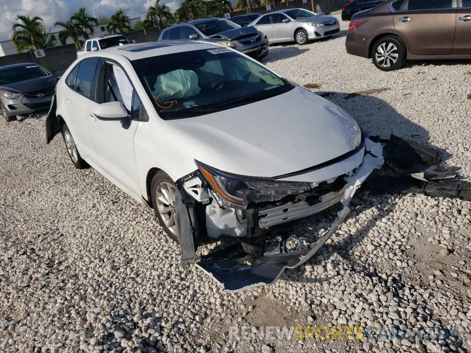 1 Photograph of a damaged car 5YFHPRAE0LP026606 TOYOTA COROLLA 2020