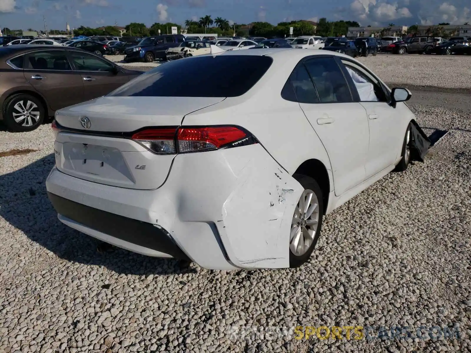 4 Photograph of a damaged car 5YFHPRAE0LP026606 TOYOTA COROLLA 2020