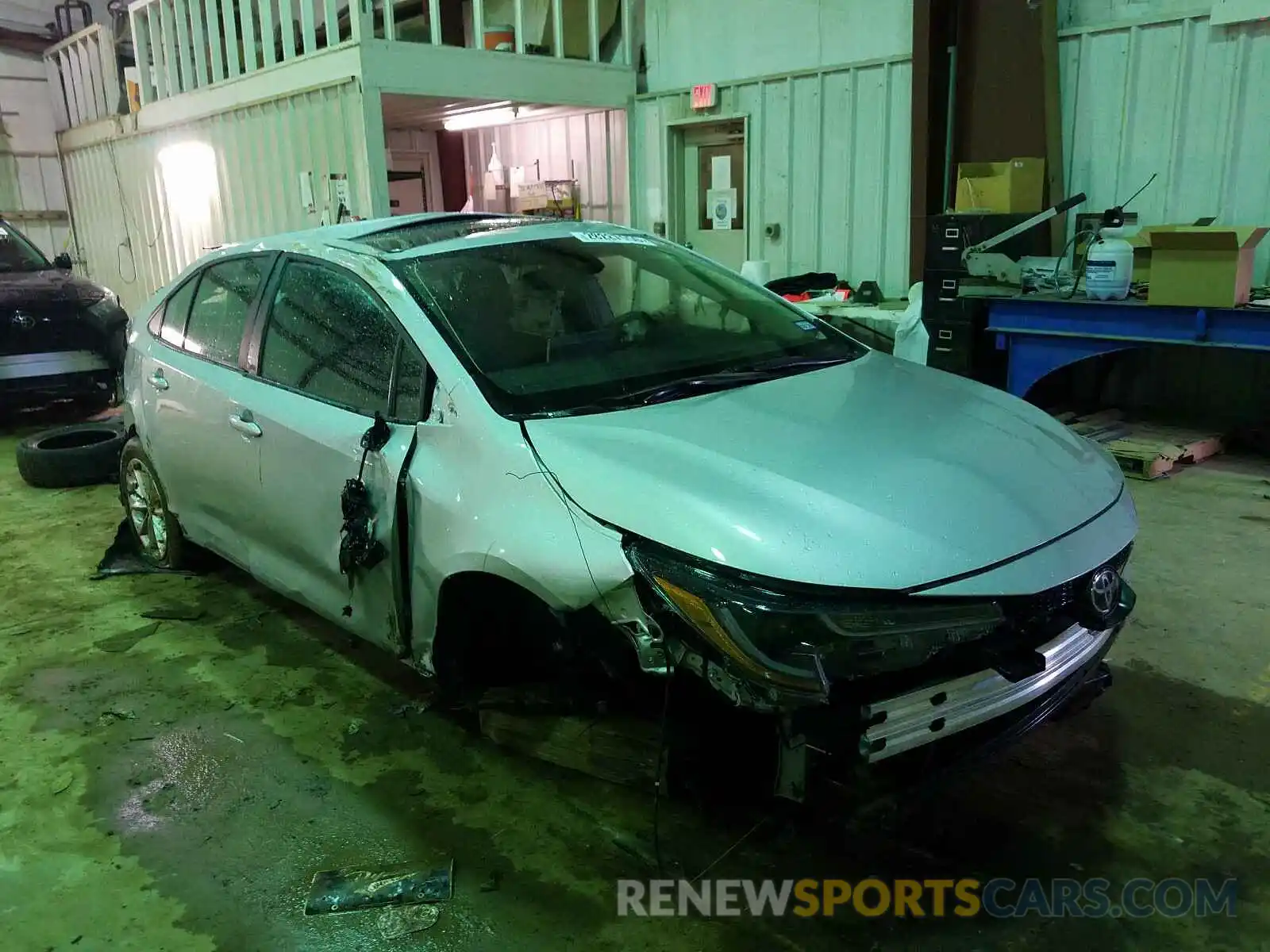 1 Photograph of a damaged car 5YFHPRAE0LP042448 TOYOTA COROLLA 2020