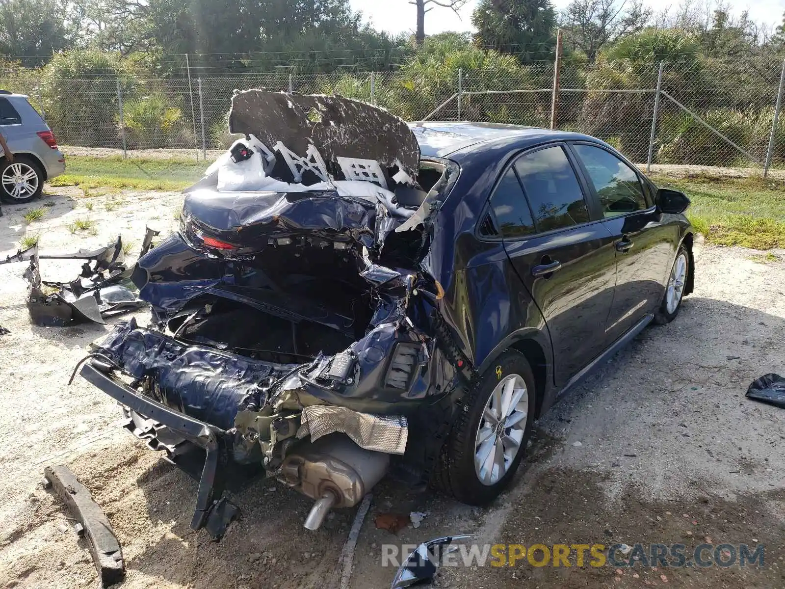 4 Photograph of a damaged car 5YFHPRAE0LP082772 TOYOTA COROLLA 2020