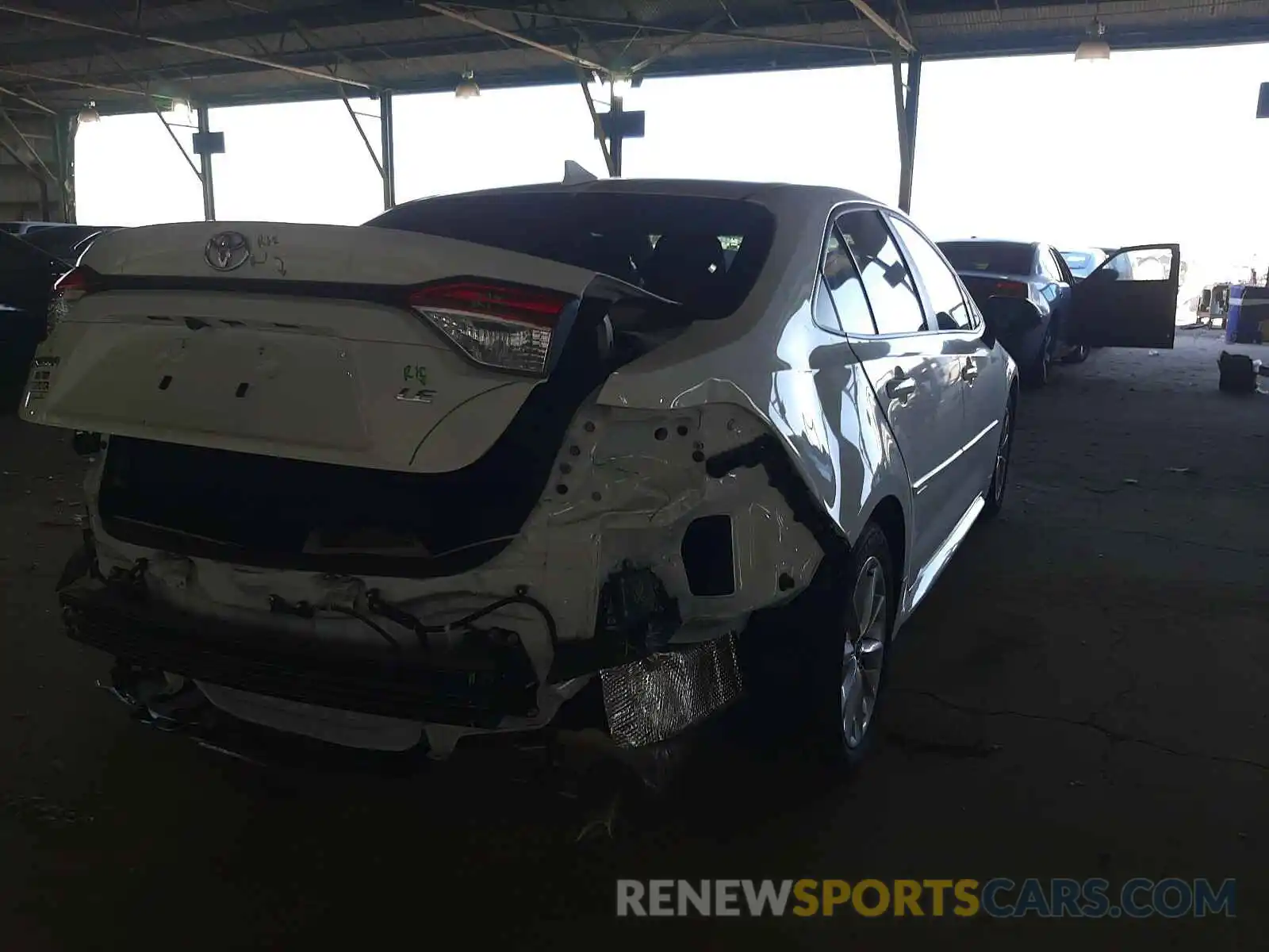 4 Photograph of a damaged car 5YFHPRAE0LP140315 TOYOTA COROLLA 2020