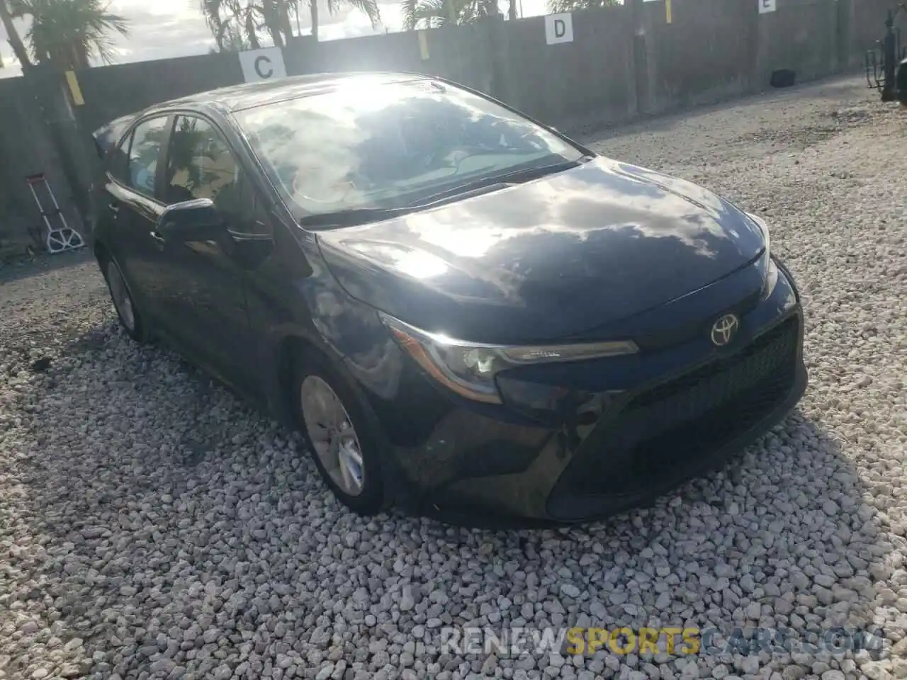 1 Photograph of a damaged car 5YFHPRAE1LP005893 TOYOTA COROLLA 2020