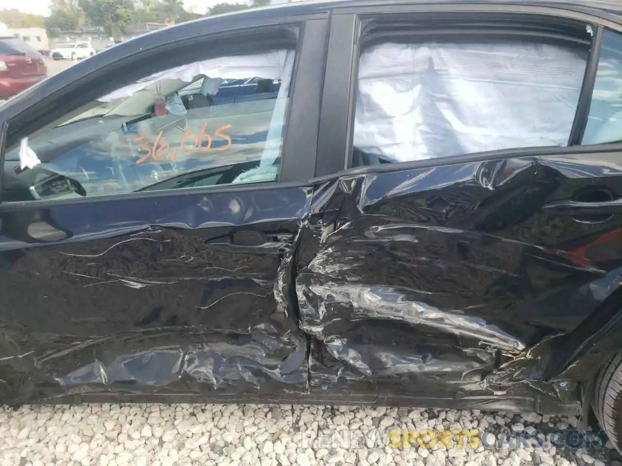 4 Photograph of a damaged car 5YFHPRAE1LP005893 TOYOTA COROLLA 2020