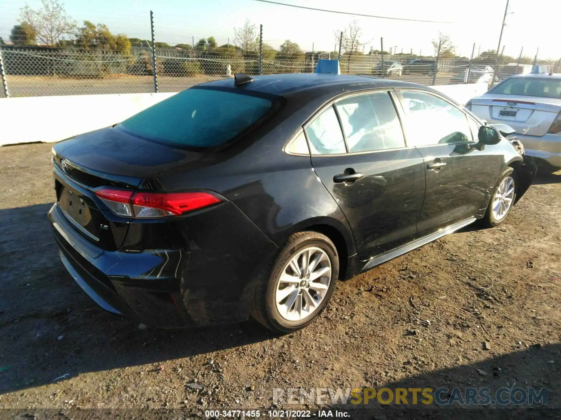 4 Photograph of a damaged car 5YFHPRAE1LP012827 TOYOTA COROLLA 2020