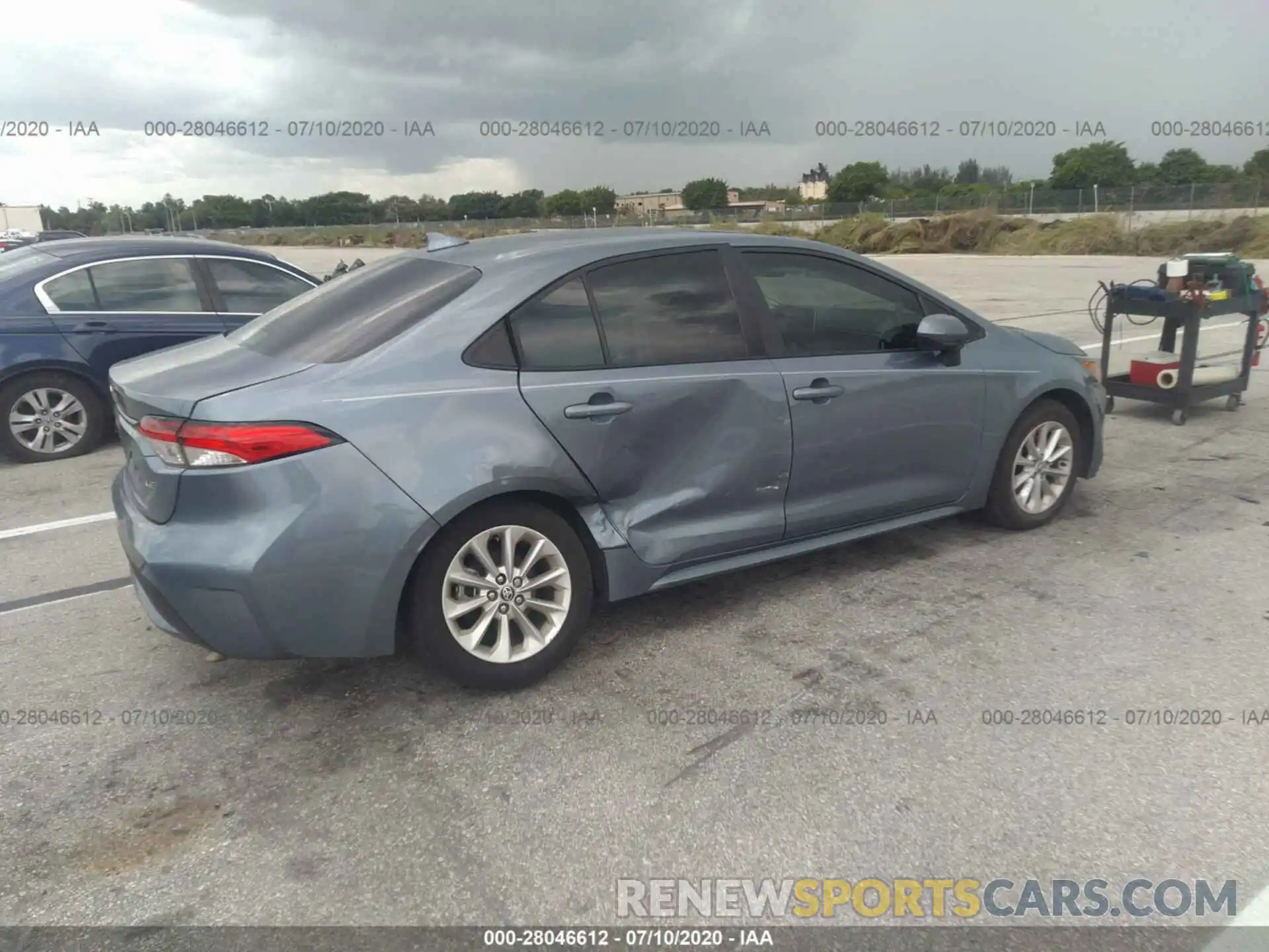 4 Photograph of a damaged car 5YFHPRAE1LP012861 TOYOTA COROLLA 2020