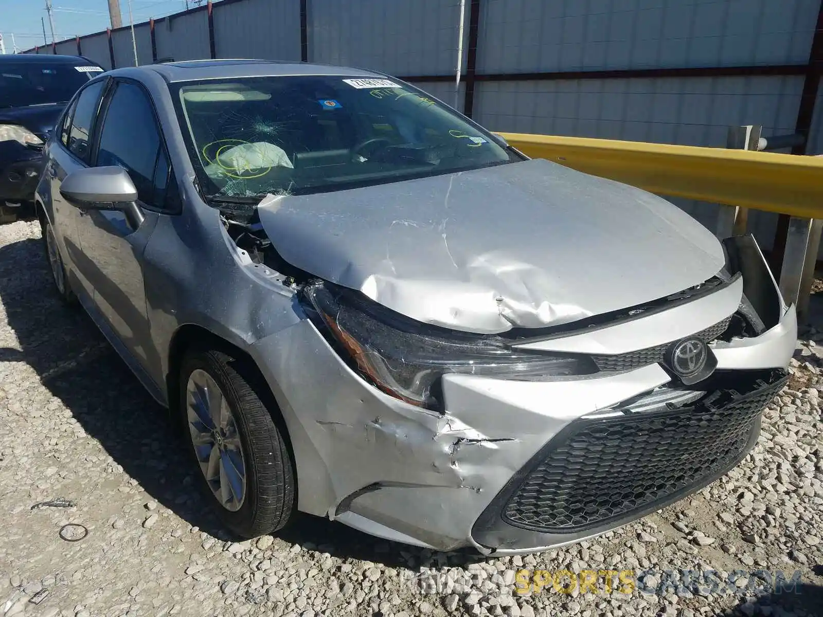 1 Photograph of a damaged car 5YFHPRAE1LP017171 TOYOTA COROLLA 2020