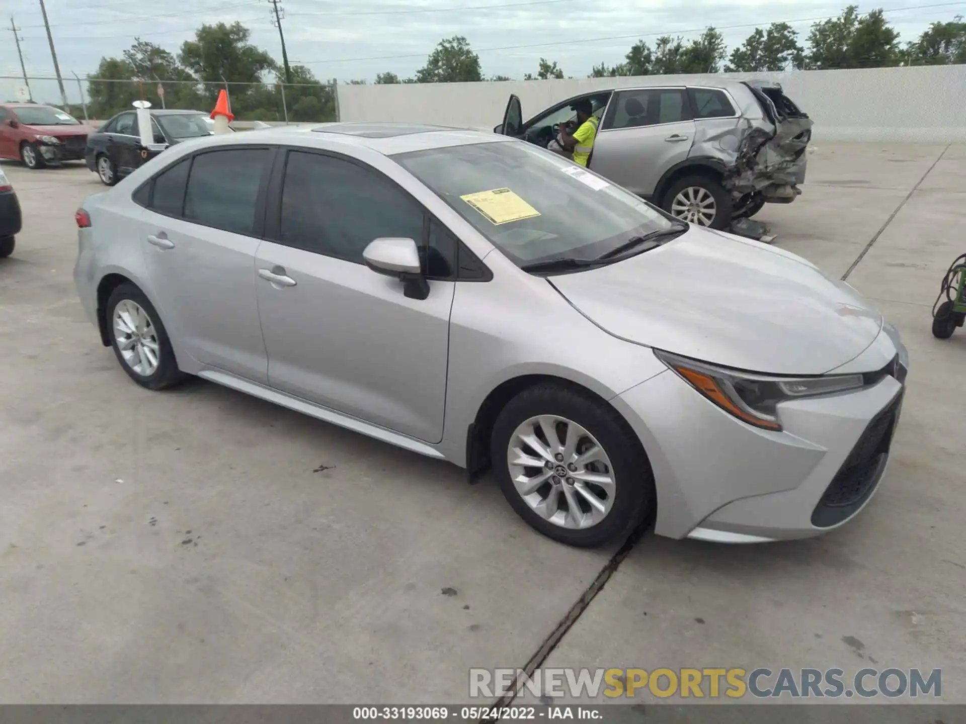 1 Photograph of a damaged car 5YFHPRAE1LP027327 TOYOTA COROLLA 2020