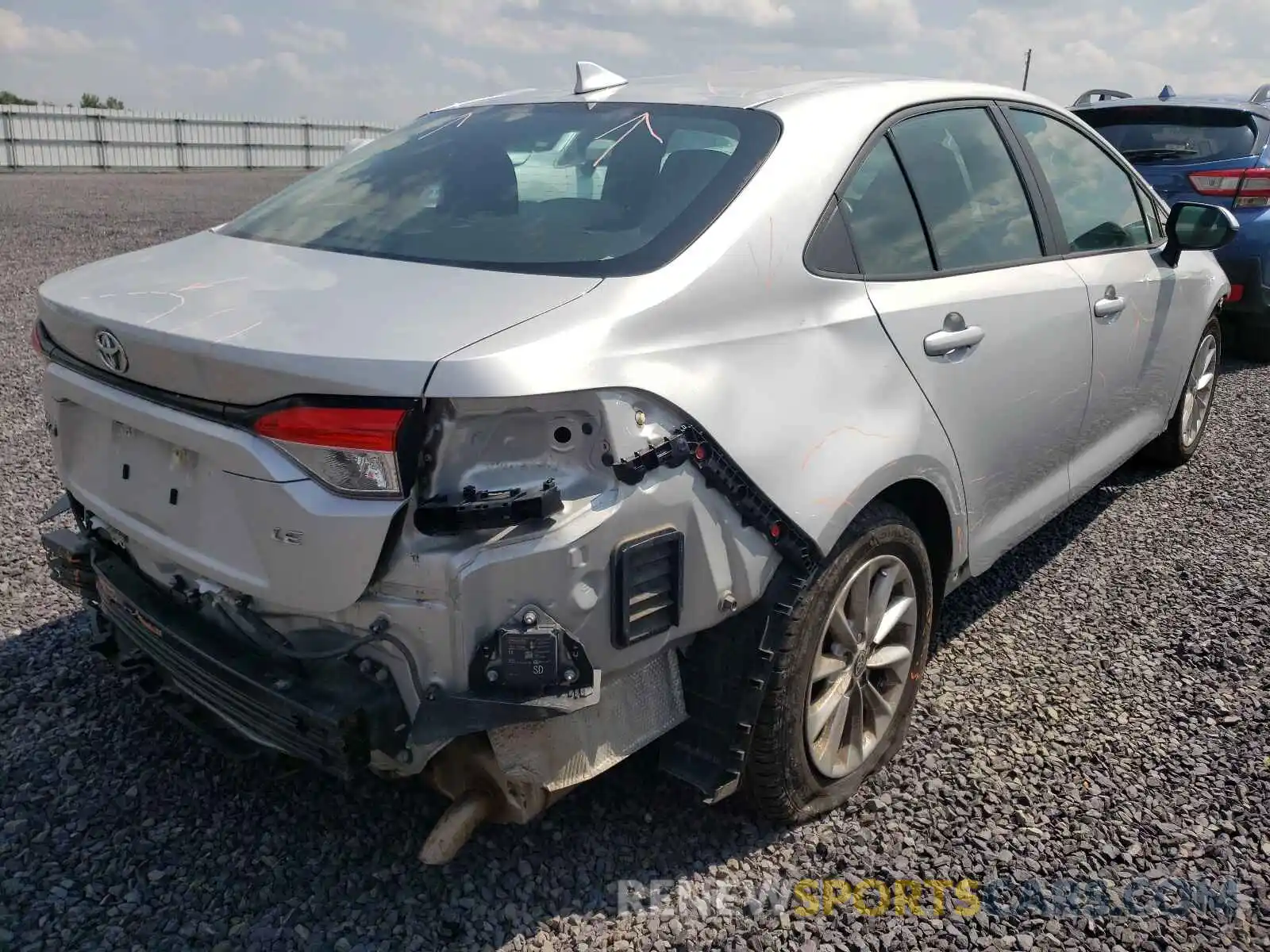 4 Photograph of a damaged car 5YFHPRAE1LP038375 TOYOTA COROLLA 2020