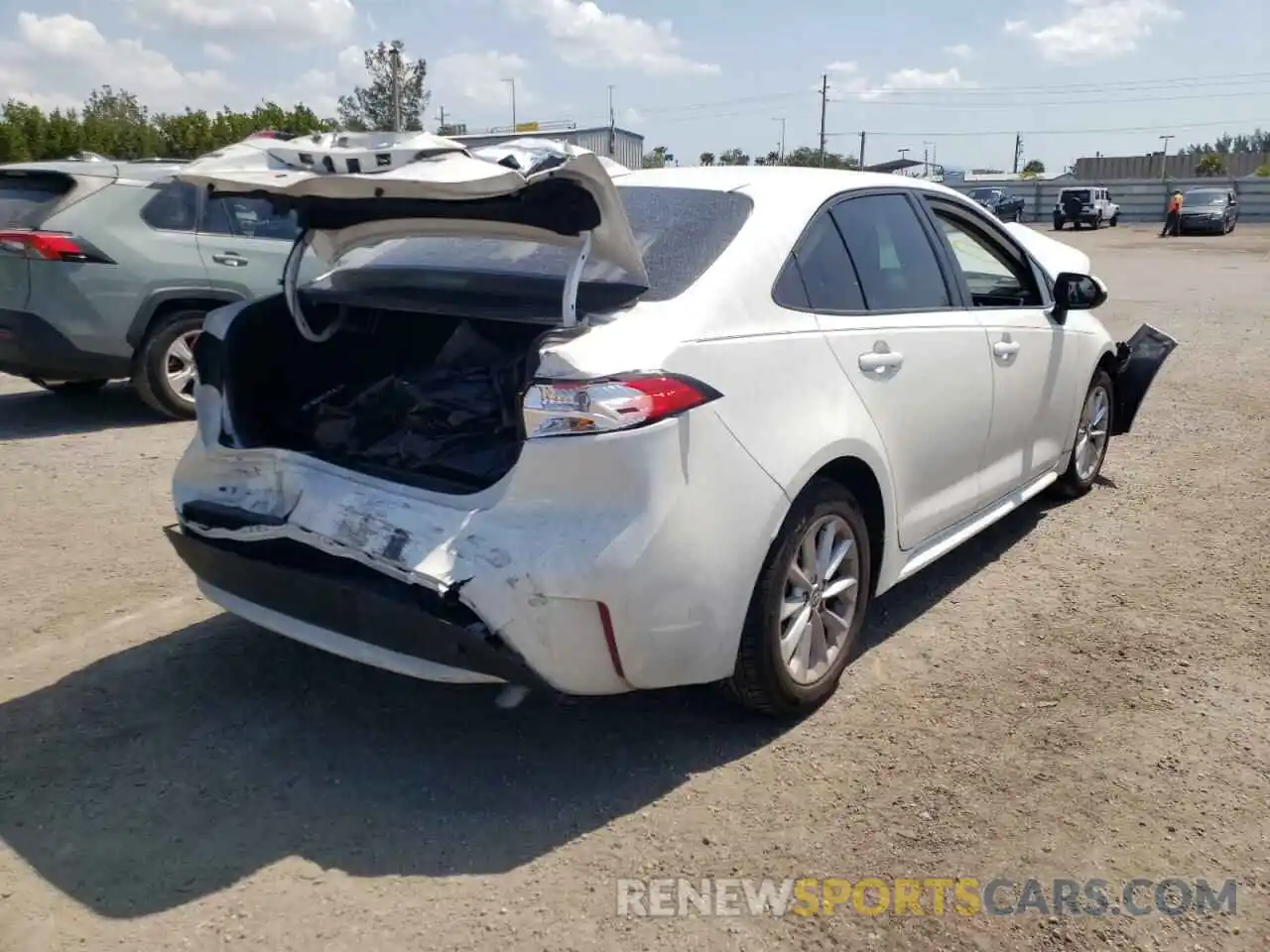 4 Photograph of a damaged car 5YFHPRAE1LP062434 TOYOTA COROLLA 2020