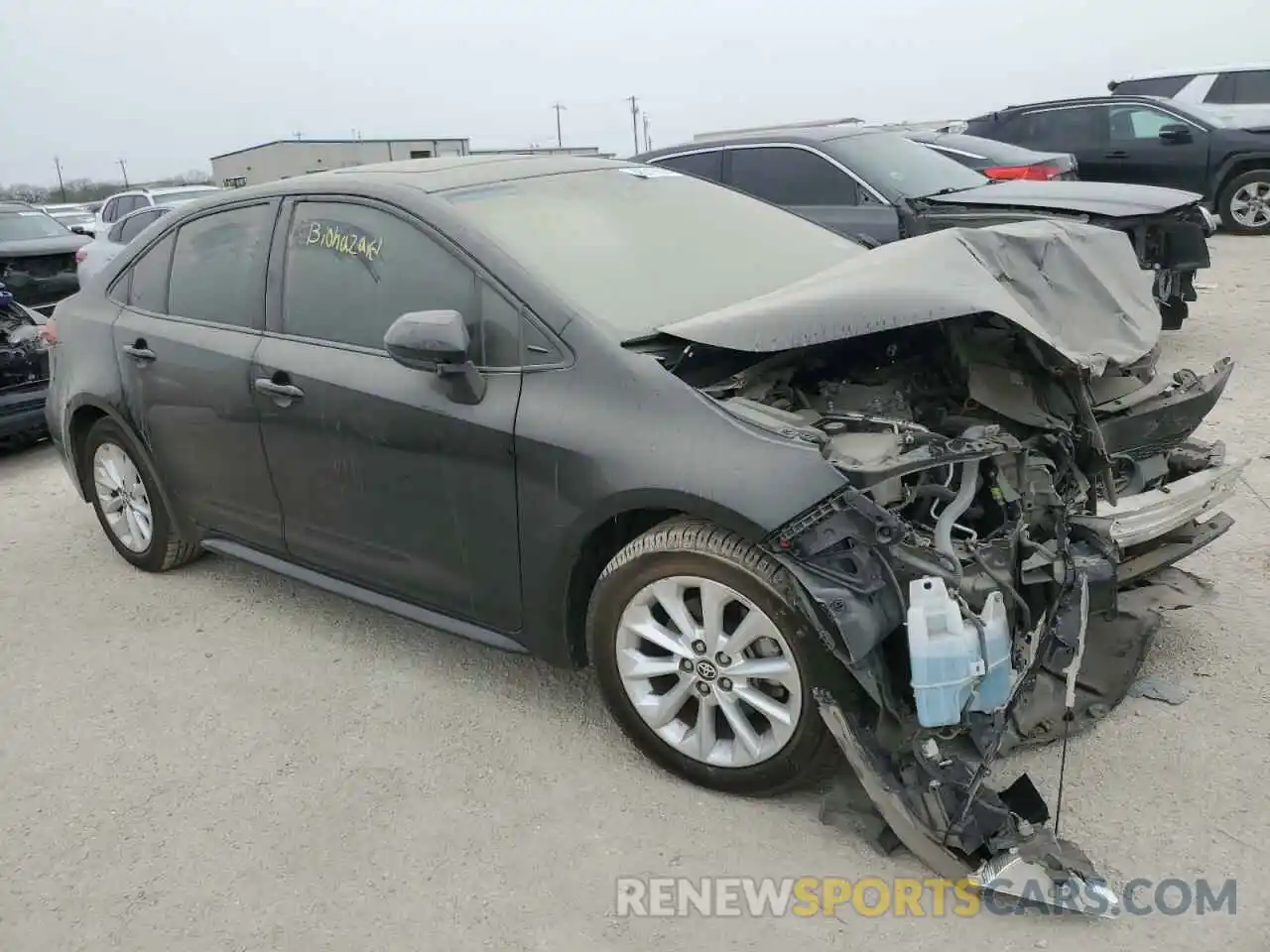 4 Photograph of a damaged car 5YFHPRAE2LP015302 TOYOTA COROLLA 2020