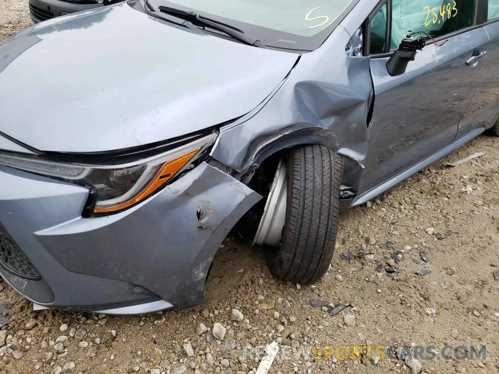 9 Photograph of a damaged car 5YFHPRAE2LP055797 TOYOTA COROLLA 2020