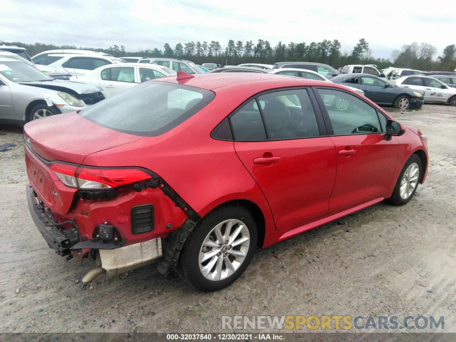 4 Photograph of a damaged car 5YFHPRAE2LP079338 TOYOTA COROLLA 2020