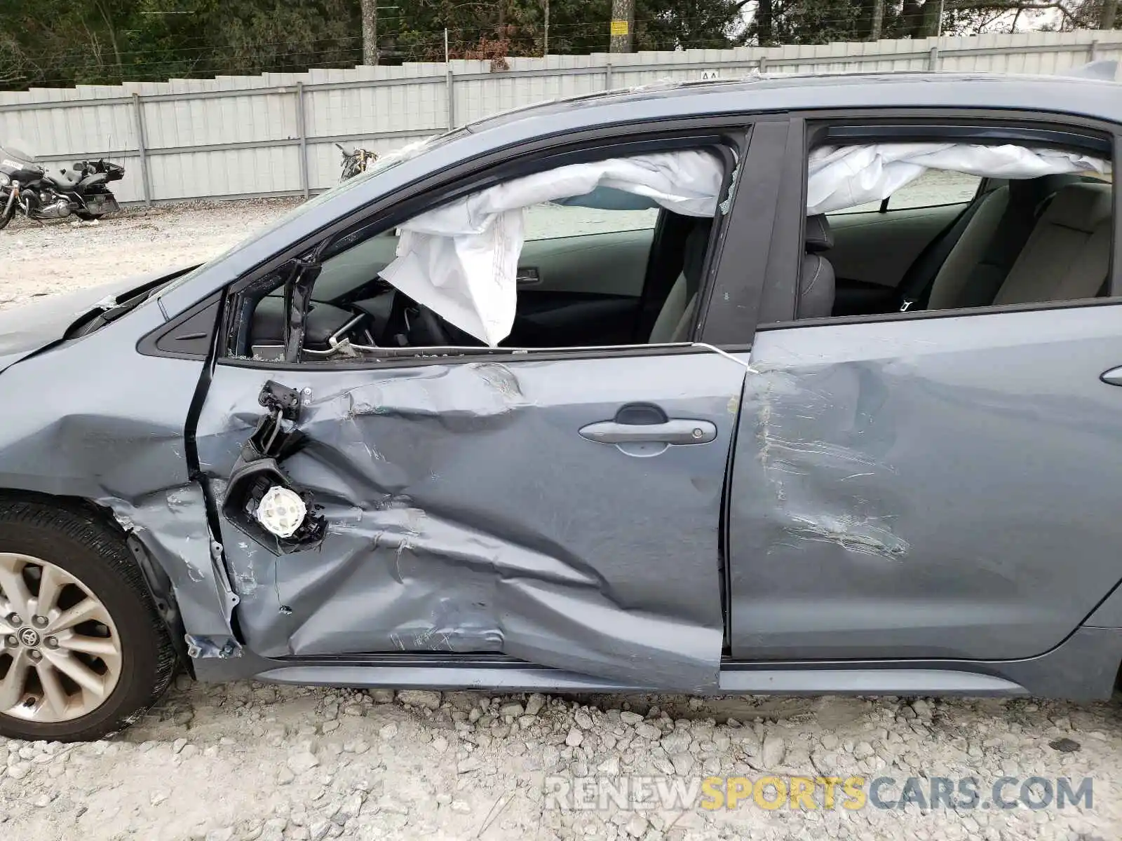 9 Photograph of a damaged car 5YFHPRAE2LP087939 TOYOTA COROLLA 2020