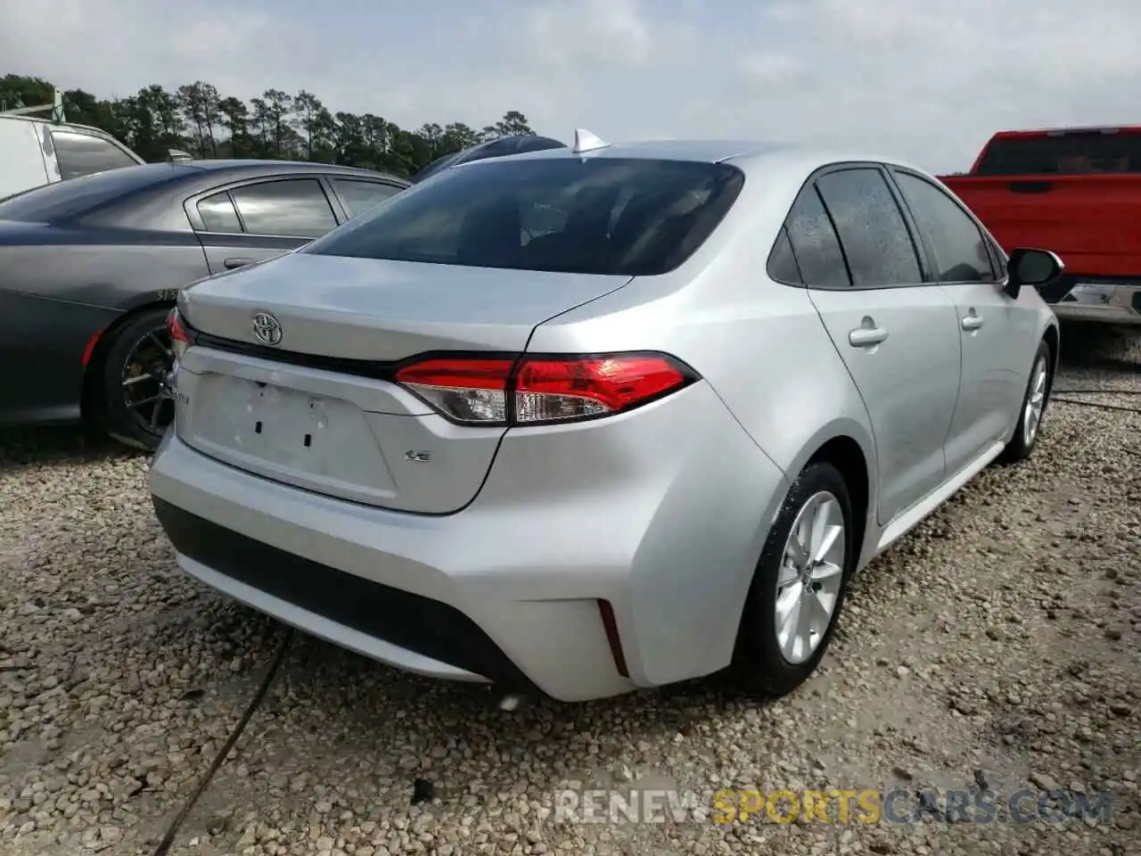 4 Photograph of a damaged car 5YFHPRAE3LP012182 TOYOTA COROLLA 2020