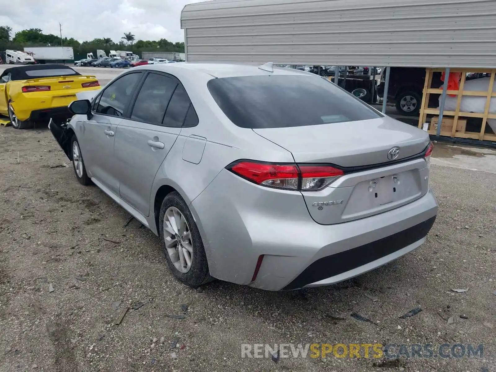 3 Photograph of a damaged car 5YFHPRAE3LP026650 TOYOTA COROLLA 2020