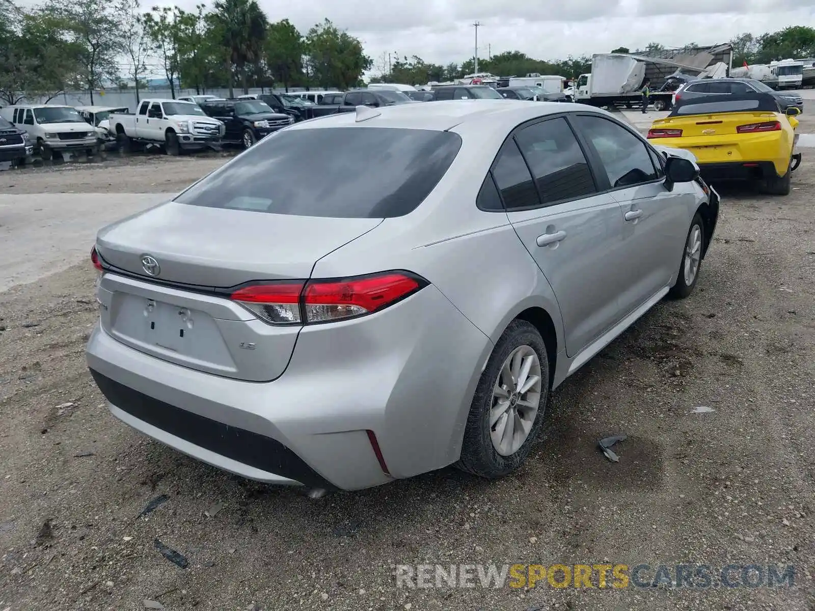 4 Photograph of a damaged car 5YFHPRAE3LP026650 TOYOTA COROLLA 2020