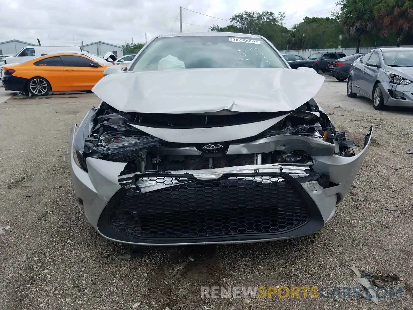 9 Photograph of a damaged car 5YFHPRAE3LP026650 TOYOTA COROLLA 2020