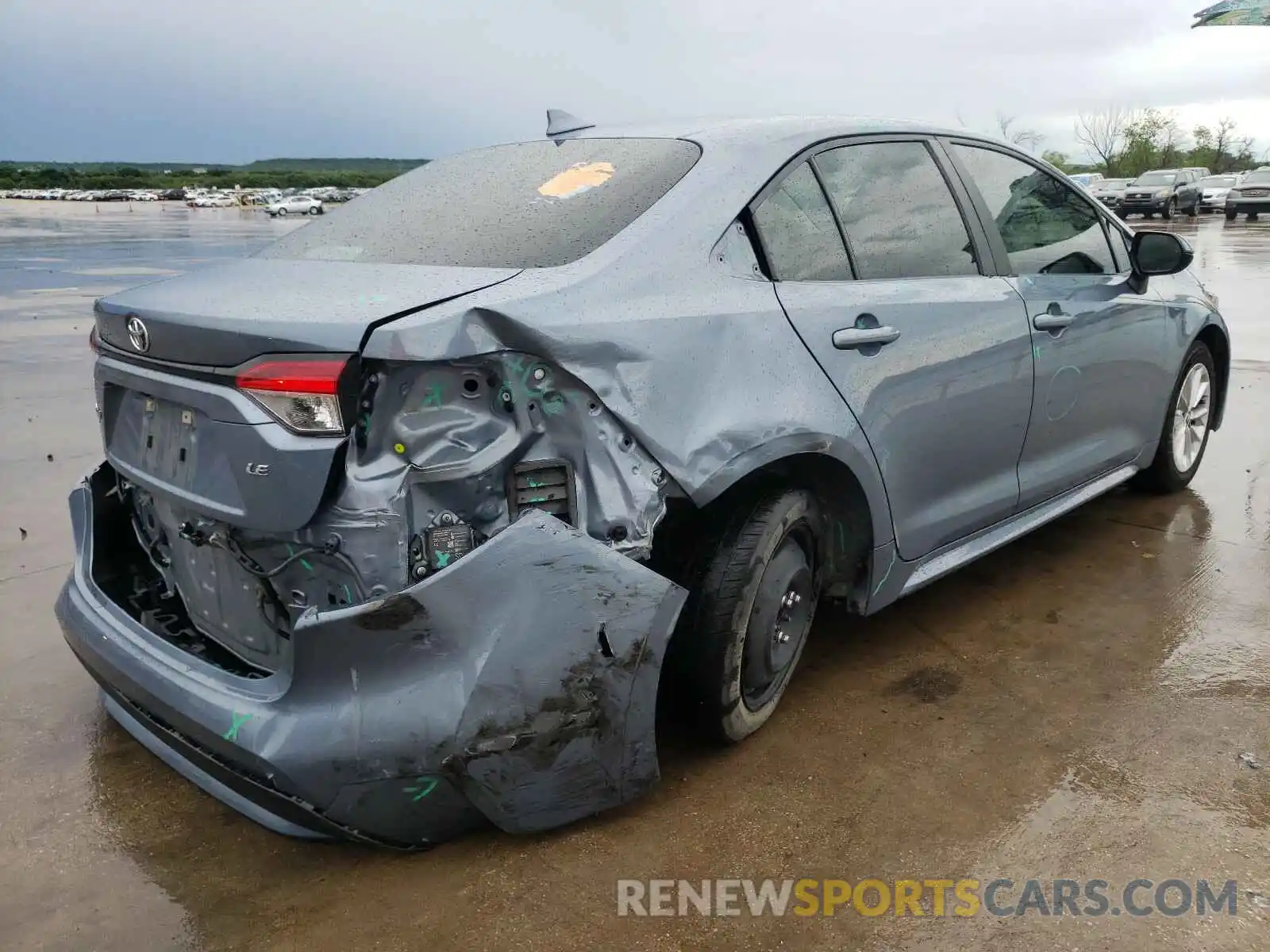 4 Photograph of a damaged car 5YFHPRAE3LP103954 TOYOTA COROLLA 2020