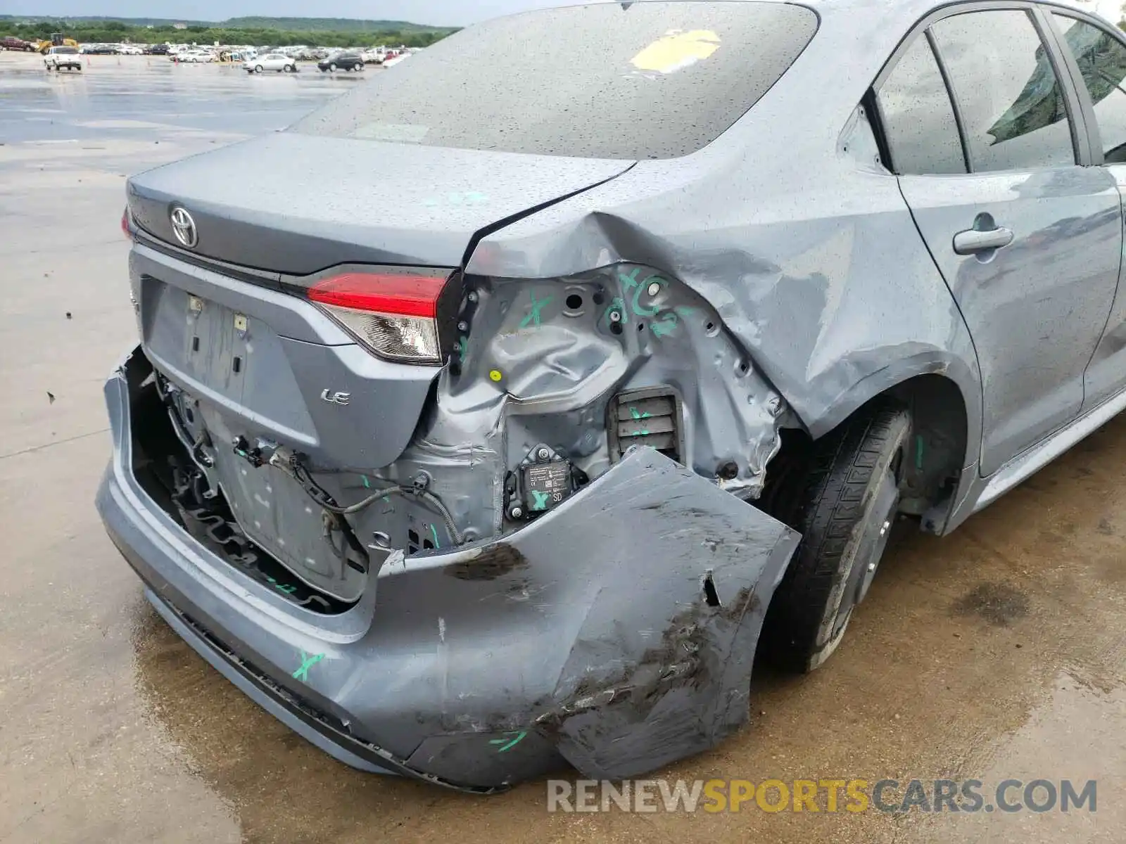 9 Photograph of a damaged car 5YFHPRAE3LP103954 TOYOTA COROLLA 2020