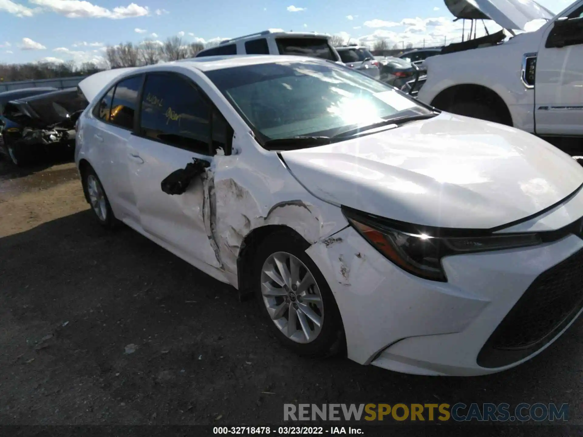 1 Photograph of a damaged car 5YFHPRAE4LP004060 TOYOTA COROLLA 2020