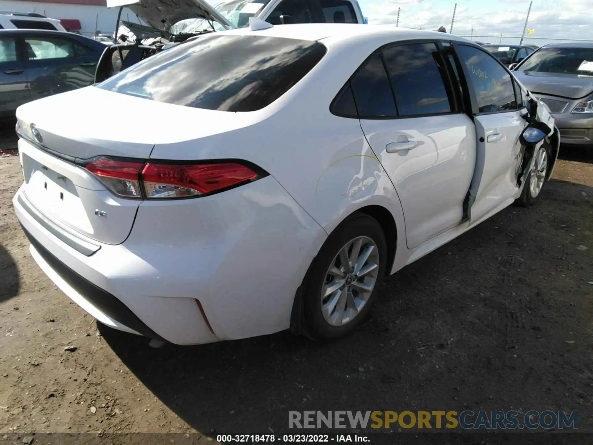 4 Photograph of a damaged car 5YFHPRAE4LP004060 TOYOTA COROLLA 2020