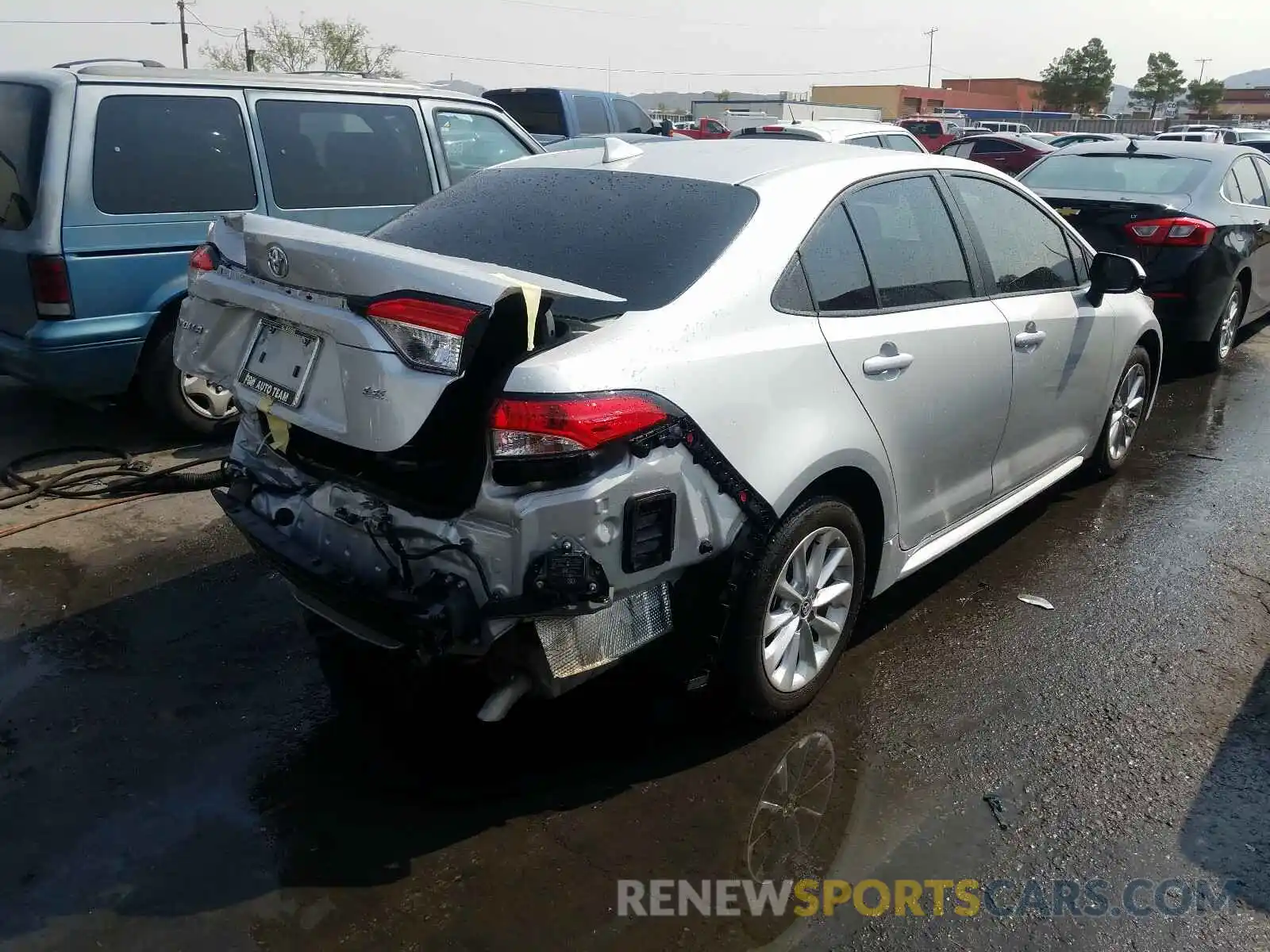 4 Photograph of a damaged car 5YFHPRAE4LP019254 TOYOTA COROLLA 2020