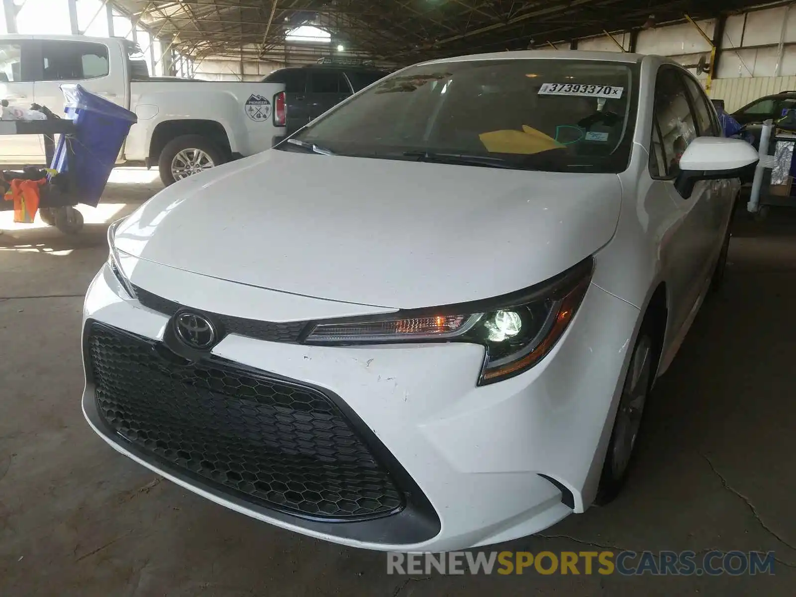 2 Photograph of a damaged car 5YFHPRAE4LP065473 TOYOTA COROLLA 2020