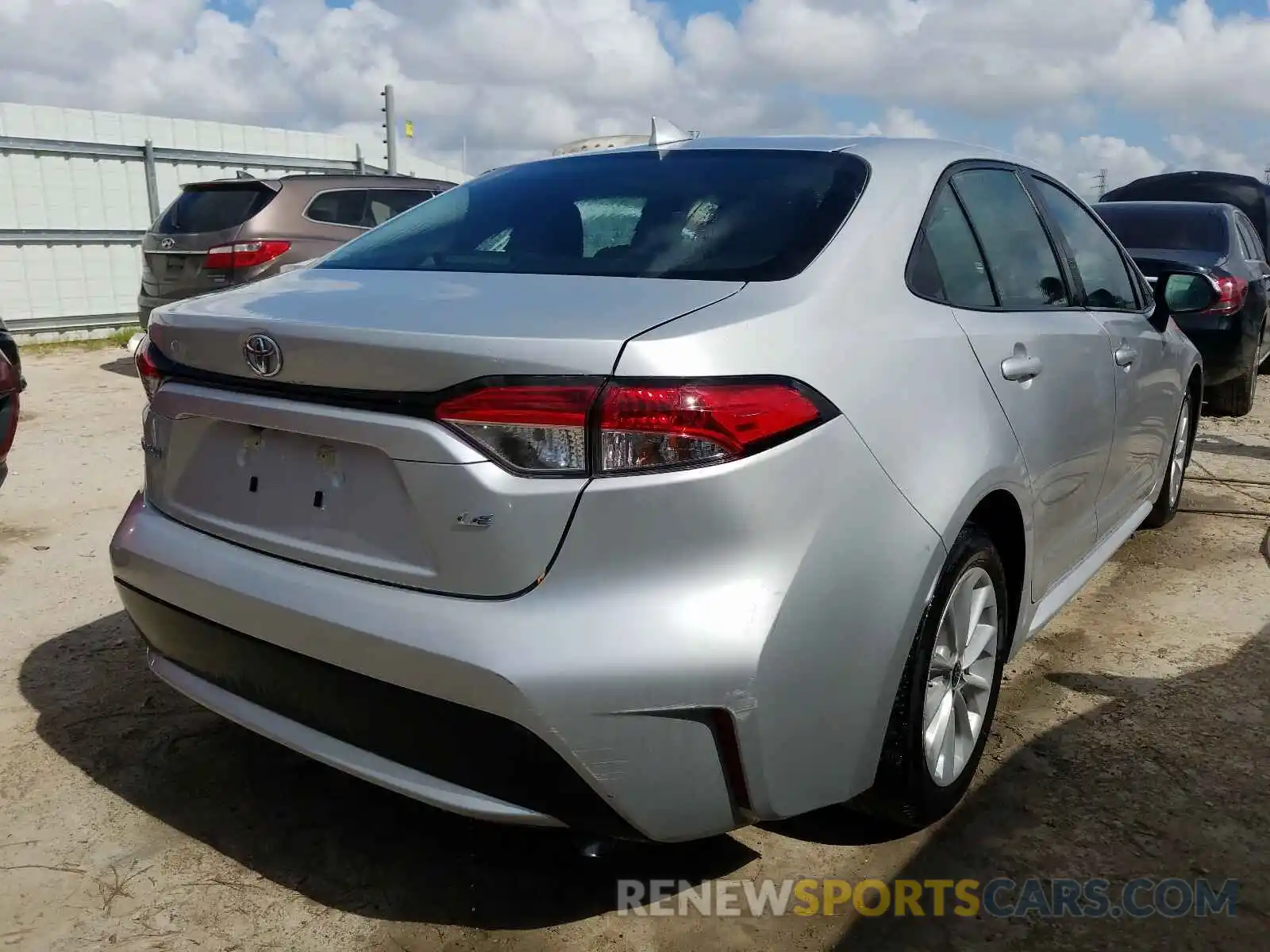 4 Photograph of a damaged car 5YFHPRAE5LP015701 TOYOTA COROLLA 2020