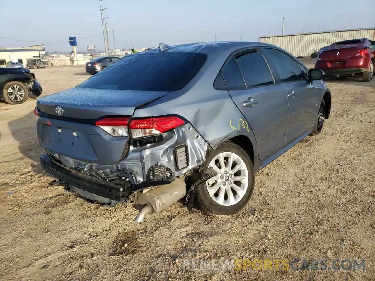 4 Photograph of a damaged car 5YFHPRAE5LP017030 TOYOTA COROLLA 2020