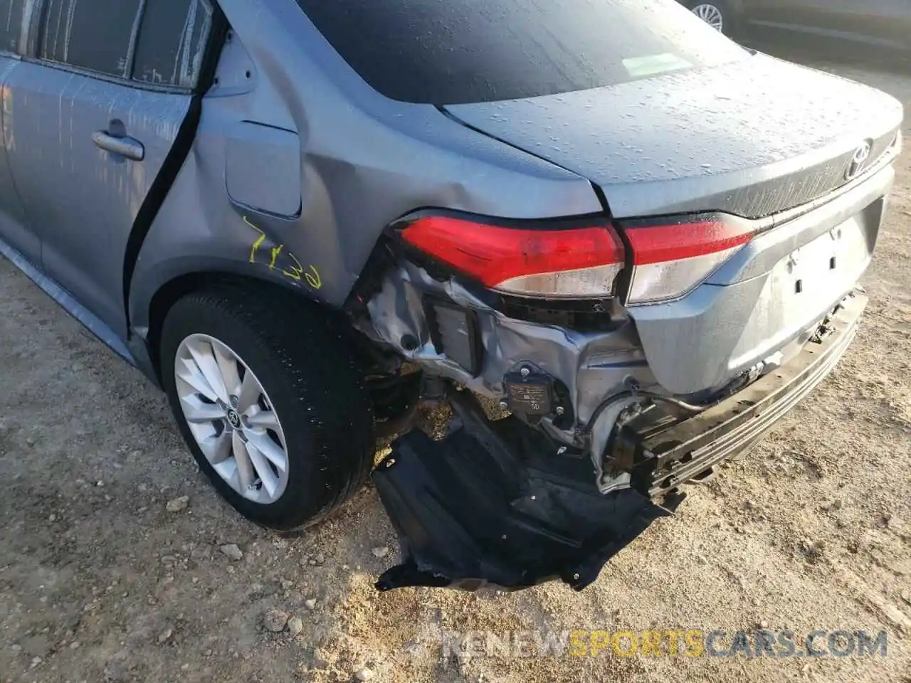 9 Photograph of a damaged car 5YFHPRAE5LP017030 TOYOTA COROLLA 2020