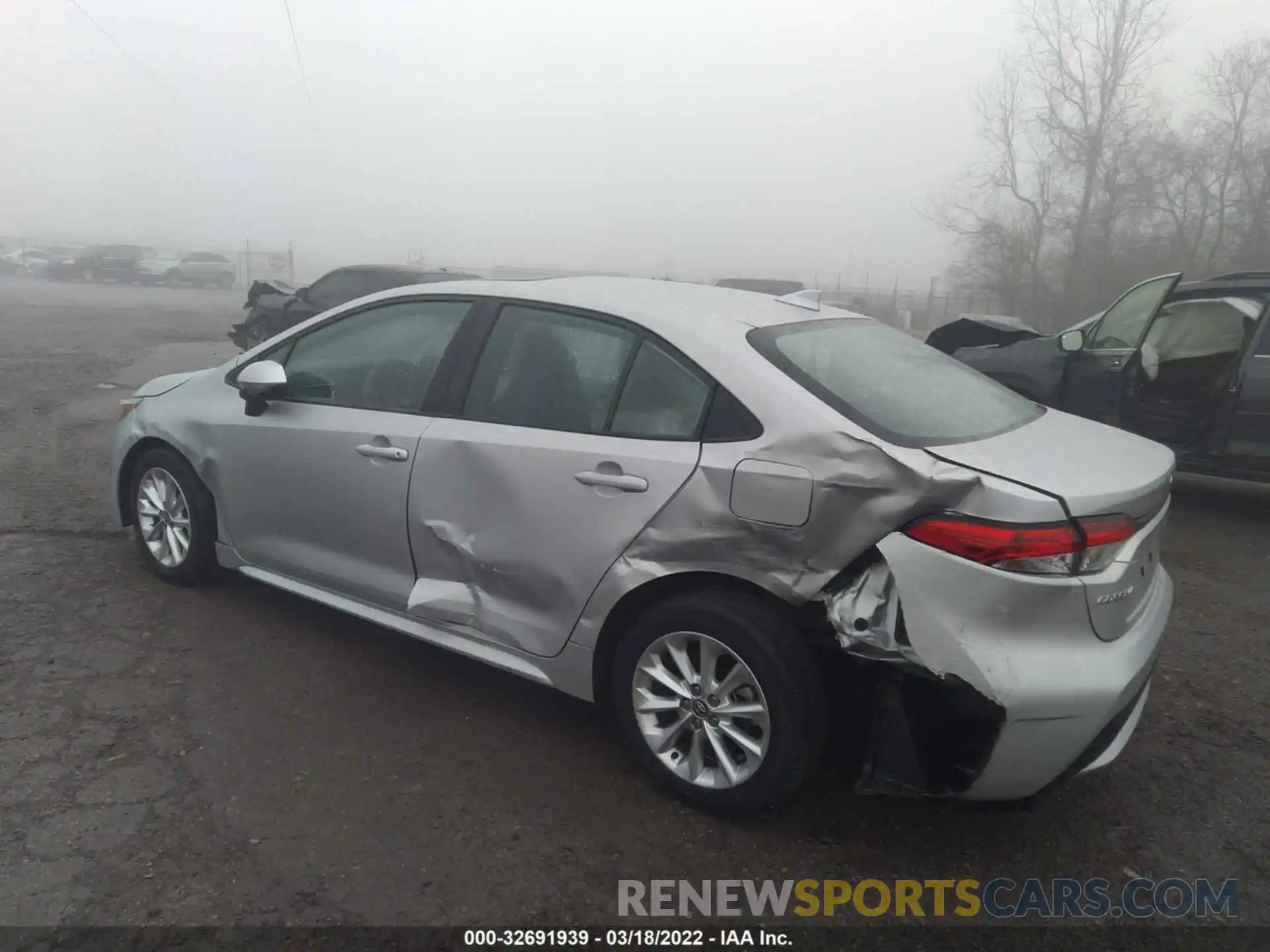 3 Photograph of a damaged car 5YFHPRAE5LP044499 TOYOTA COROLLA 2020