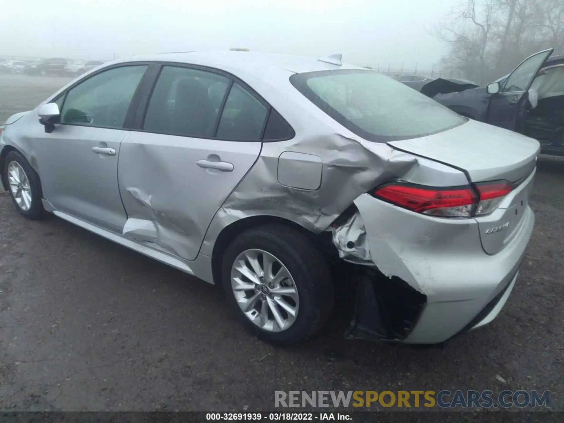 6 Photograph of a damaged car 5YFHPRAE5LP044499 TOYOTA COROLLA 2020