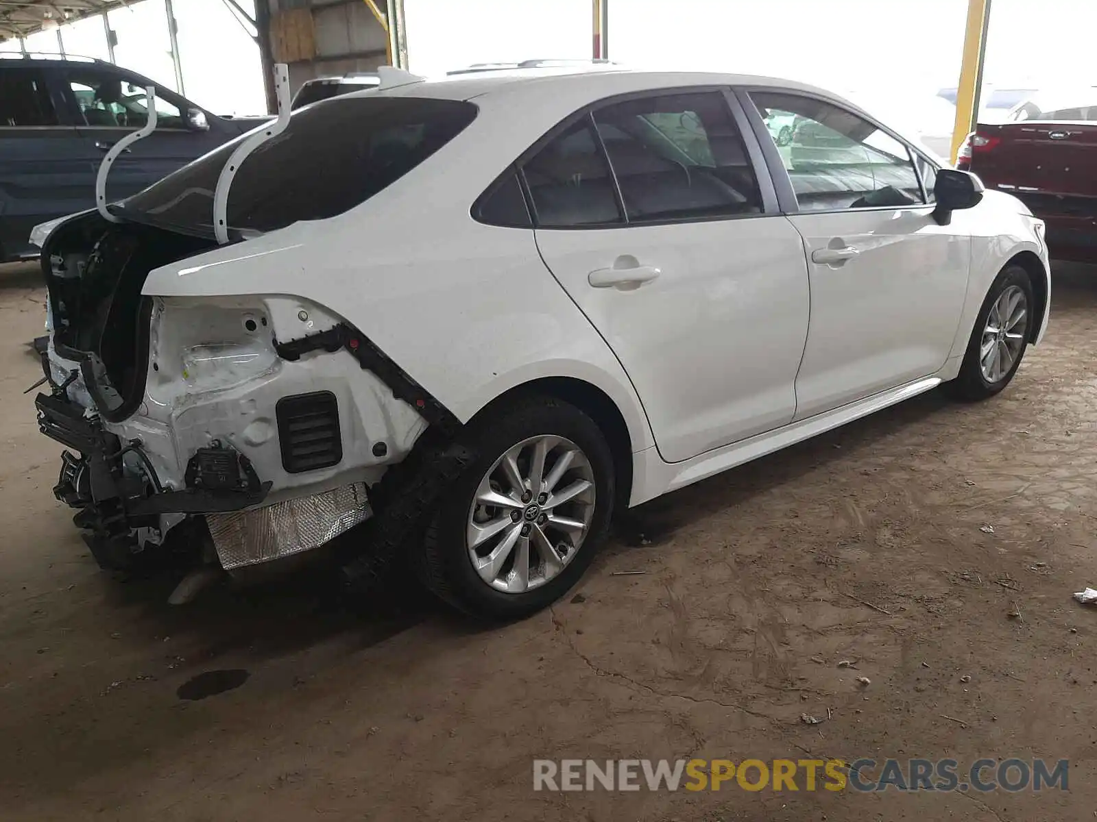 4 Photograph of a damaged car 5YFHPRAE5LP092911 TOYOTA COROLLA 2020