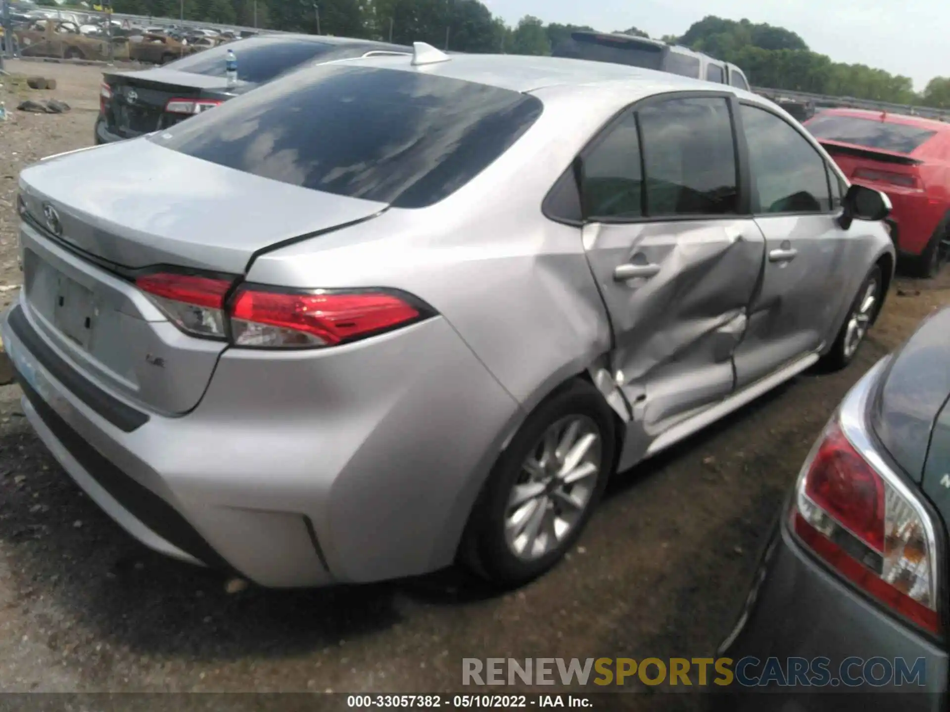 4 Photograph of a damaged car 5YFHPRAE6LP024116 TOYOTA COROLLA 2020