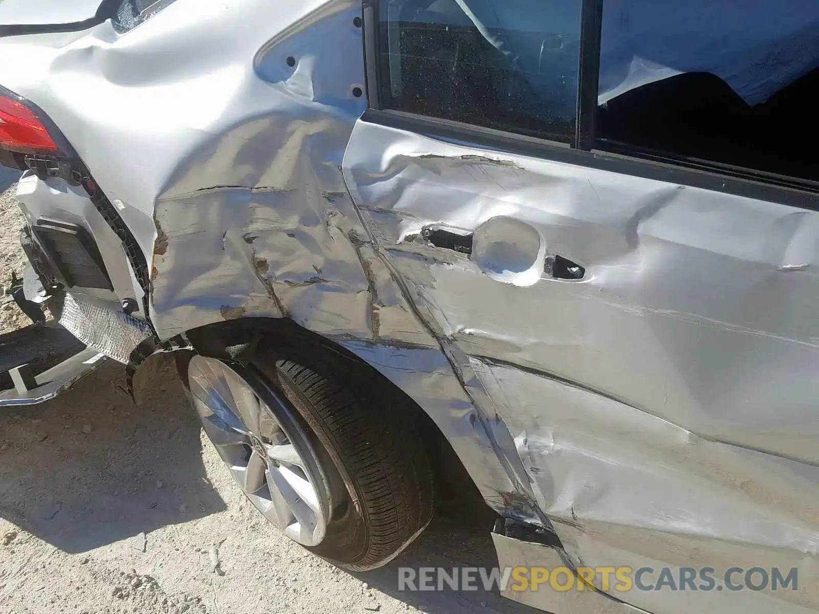 9 Photograph of a damaged car 5YFHPRAE6LP024228 TOYOTA COROLLA 2020