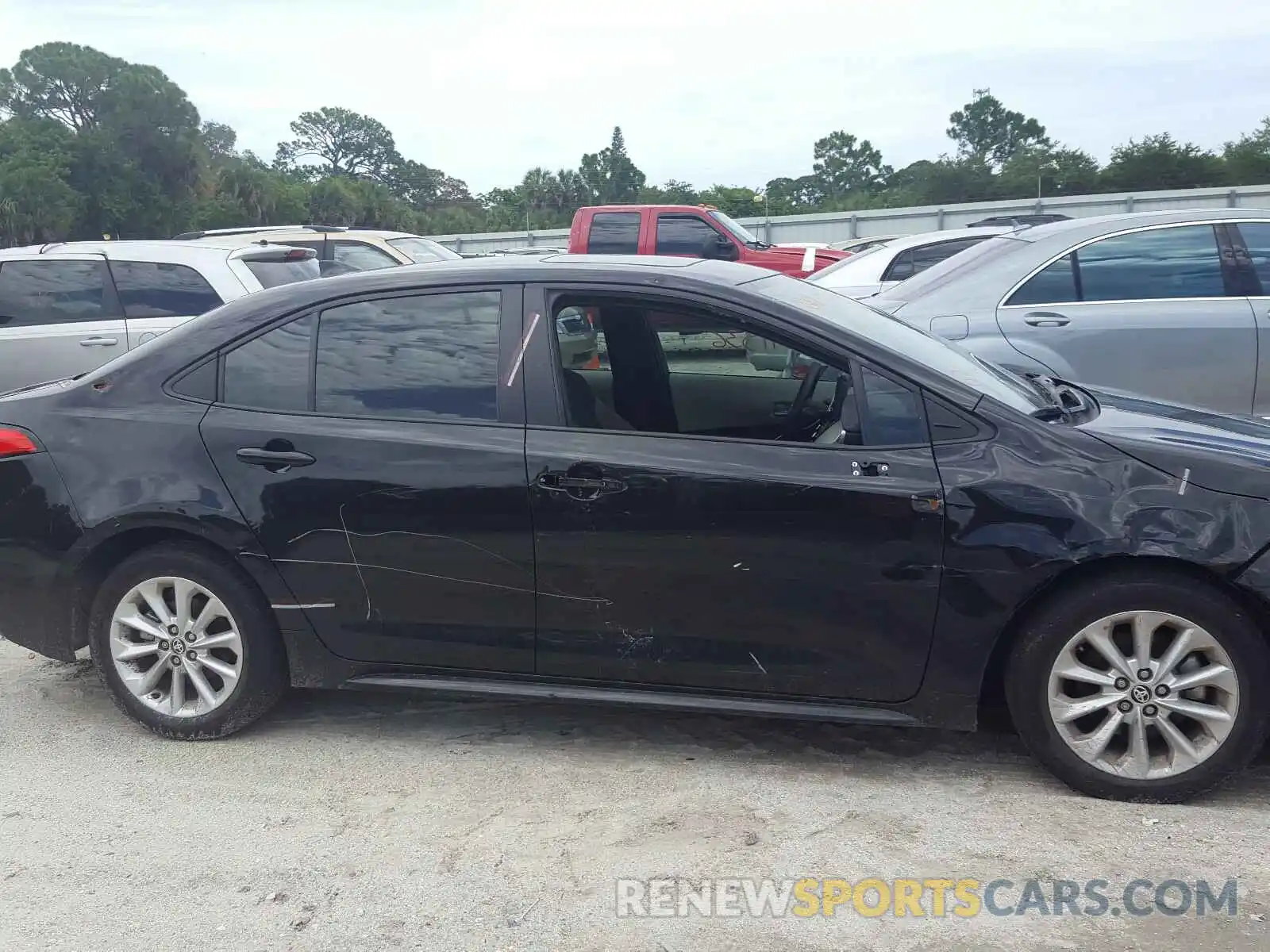 9 Photograph of a damaged car 5YFHPRAE7LP008748 TOYOTA COROLLA 2020