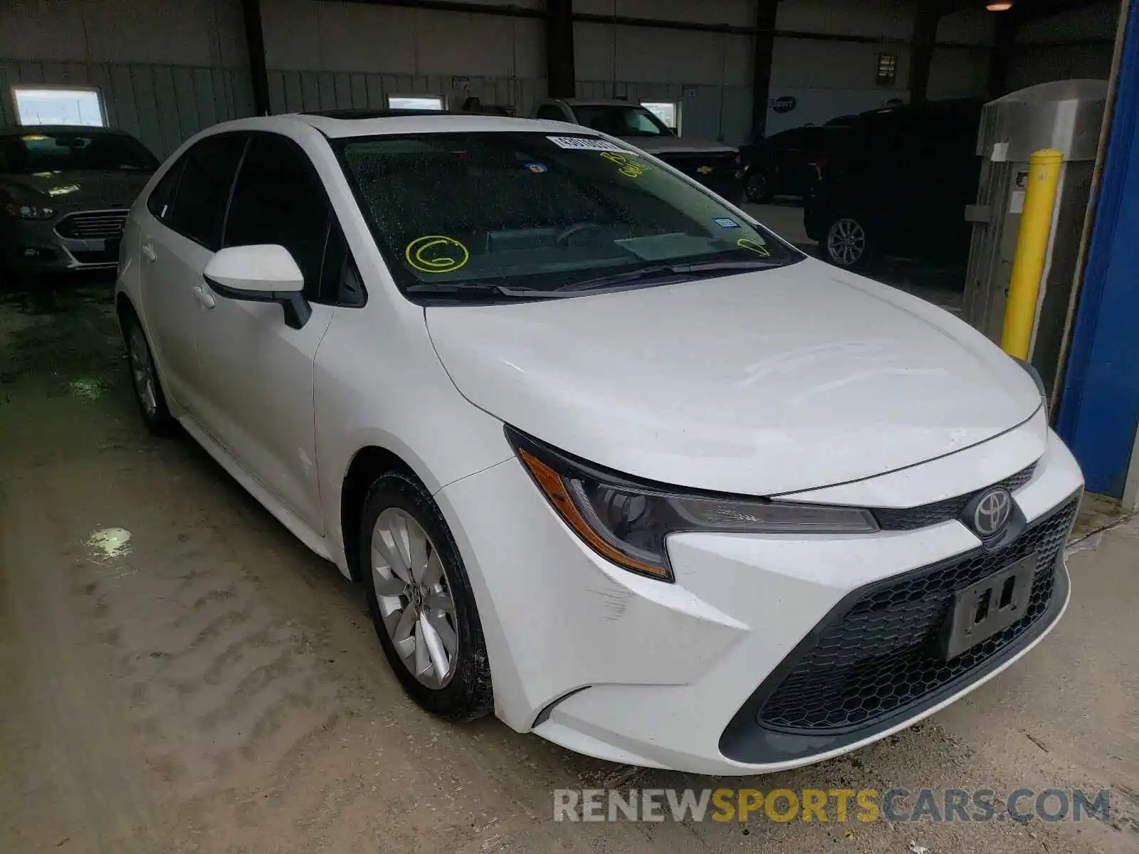 1 Photograph of a damaged car 5YFHPRAE7LP010418 TOYOTA COROLLA 2020