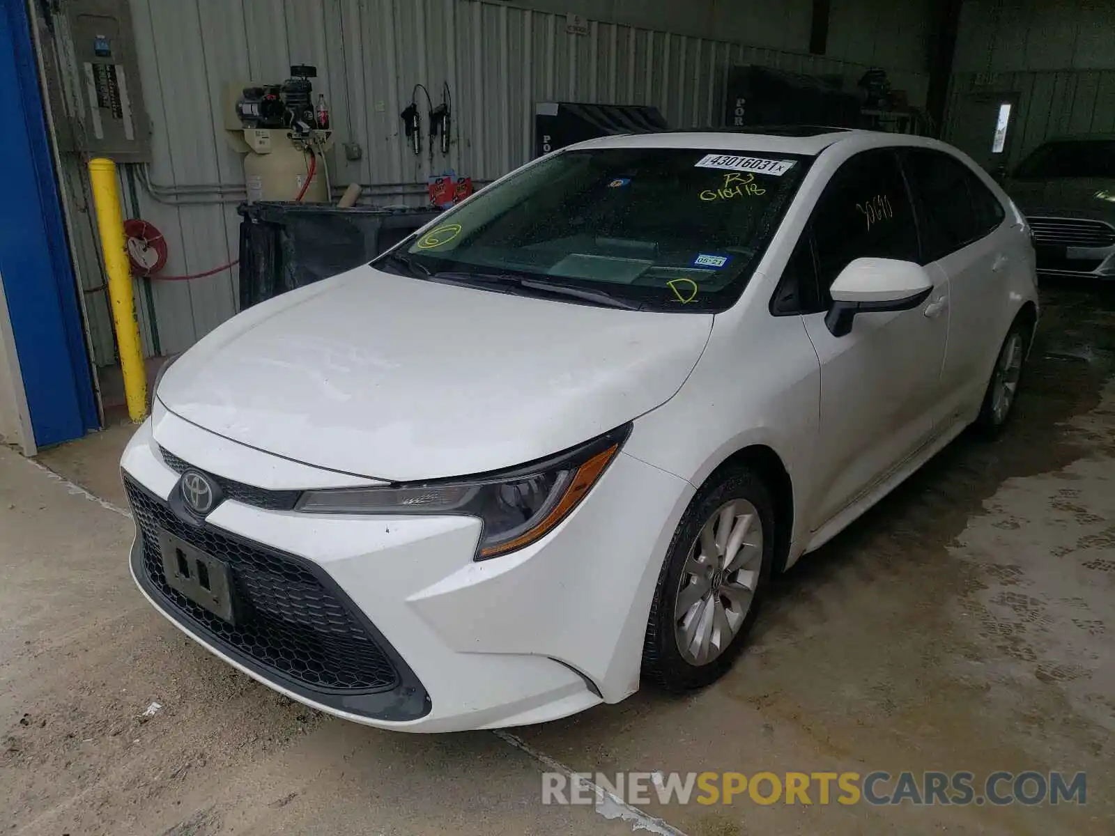 2 Photograph of a damaged car 5YFHPRAE7LP010418 TOYOTA COROLLA 2020