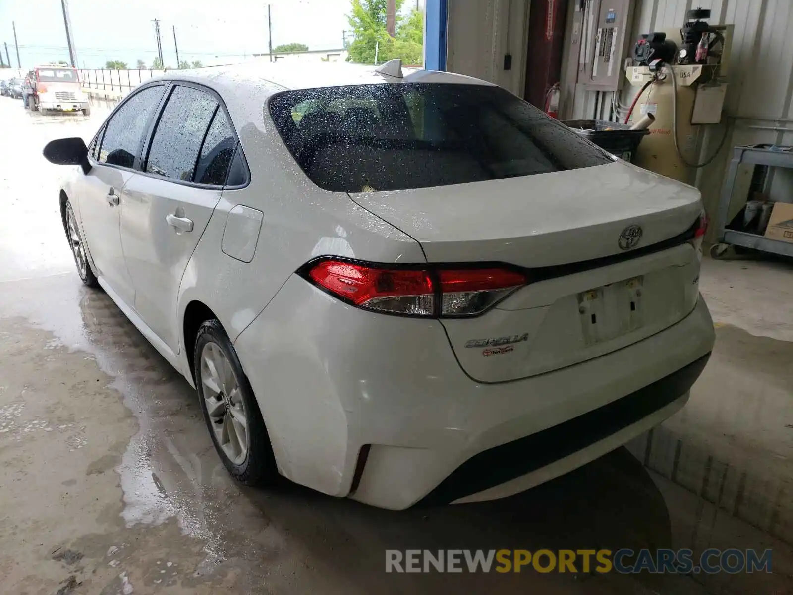 3 Photograph of a damaged car 5YFHPRAE7LP010418 TOYOTA COROLLA 2020