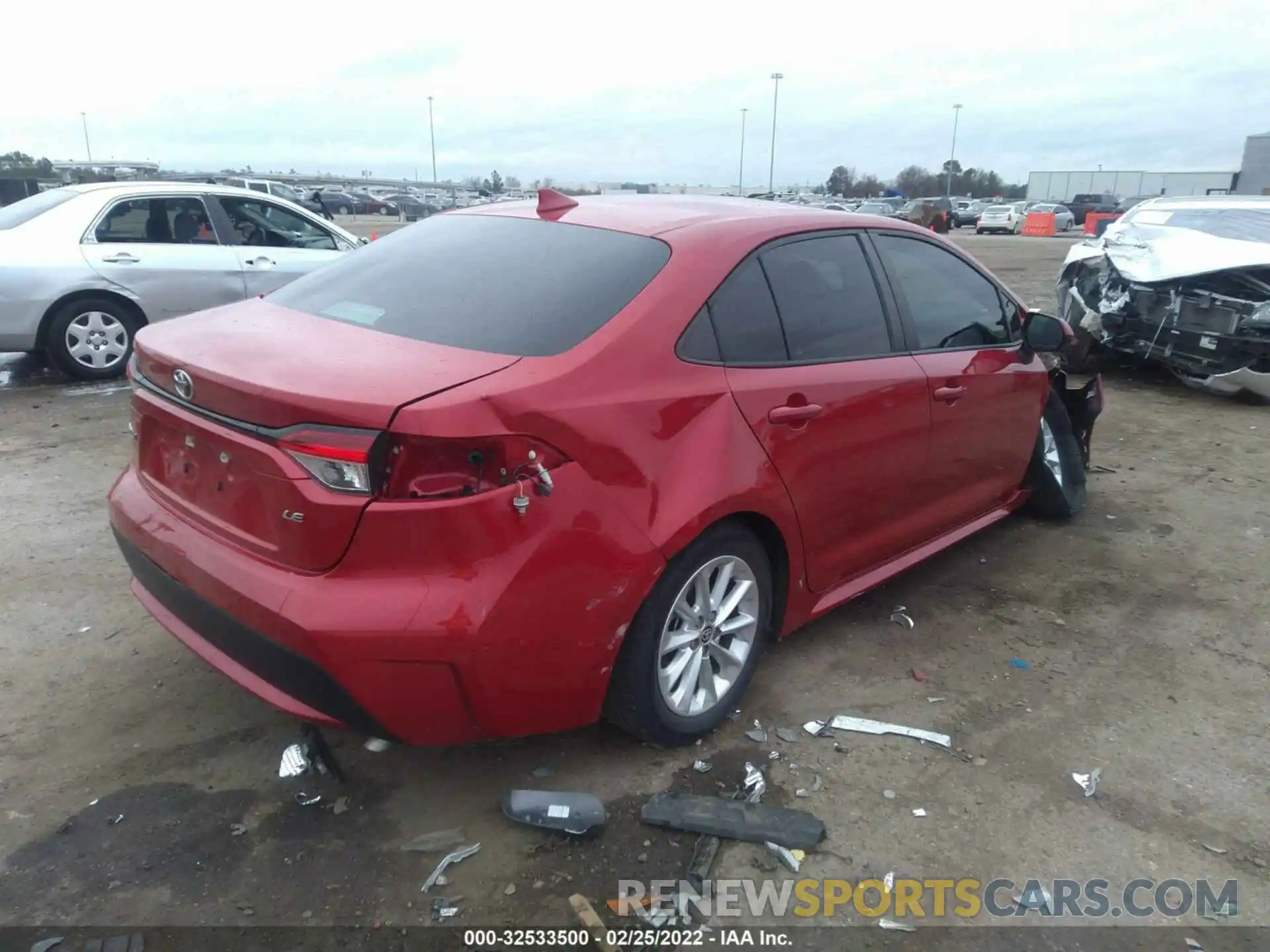 4 Photograph of a damaged car 5YFHPRAE7LP019622 TOYOTA COROLLA 2020