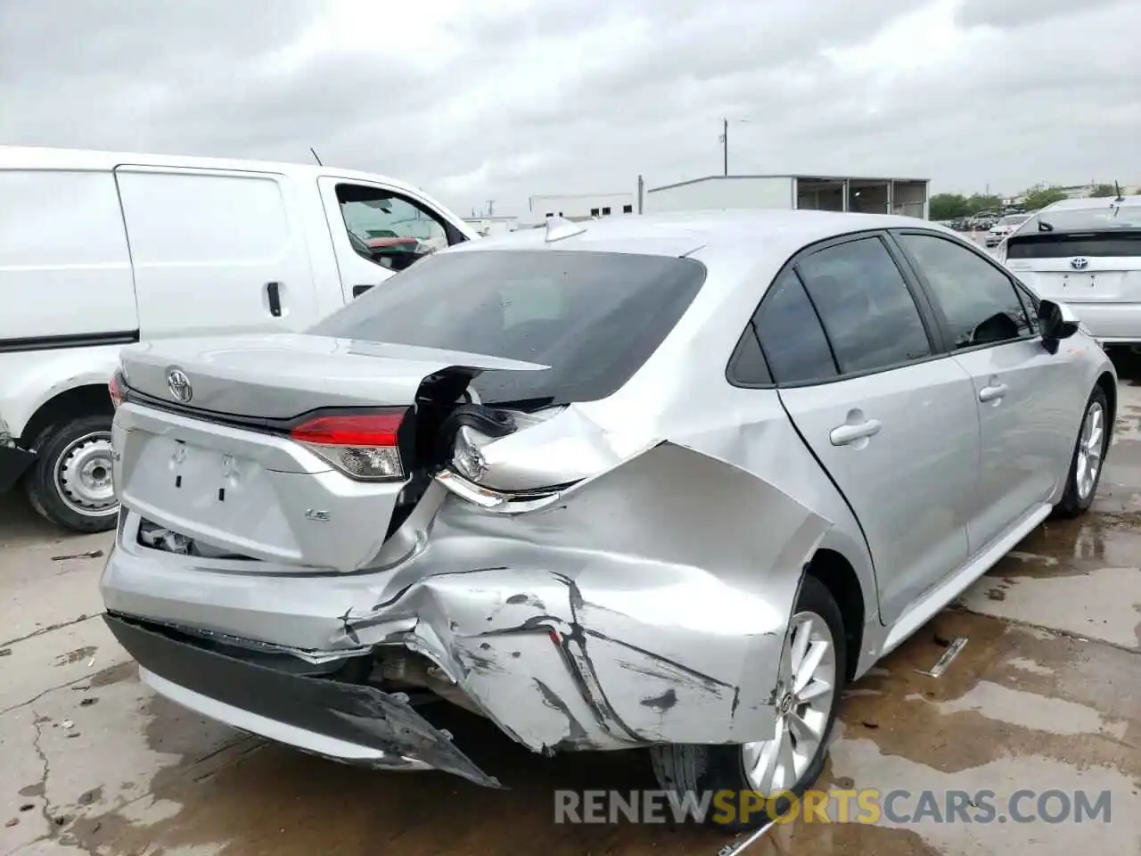 4 Photograph of a damaged car 5YFHPRAE7LP021919 TOYOTA COROLLA 2020